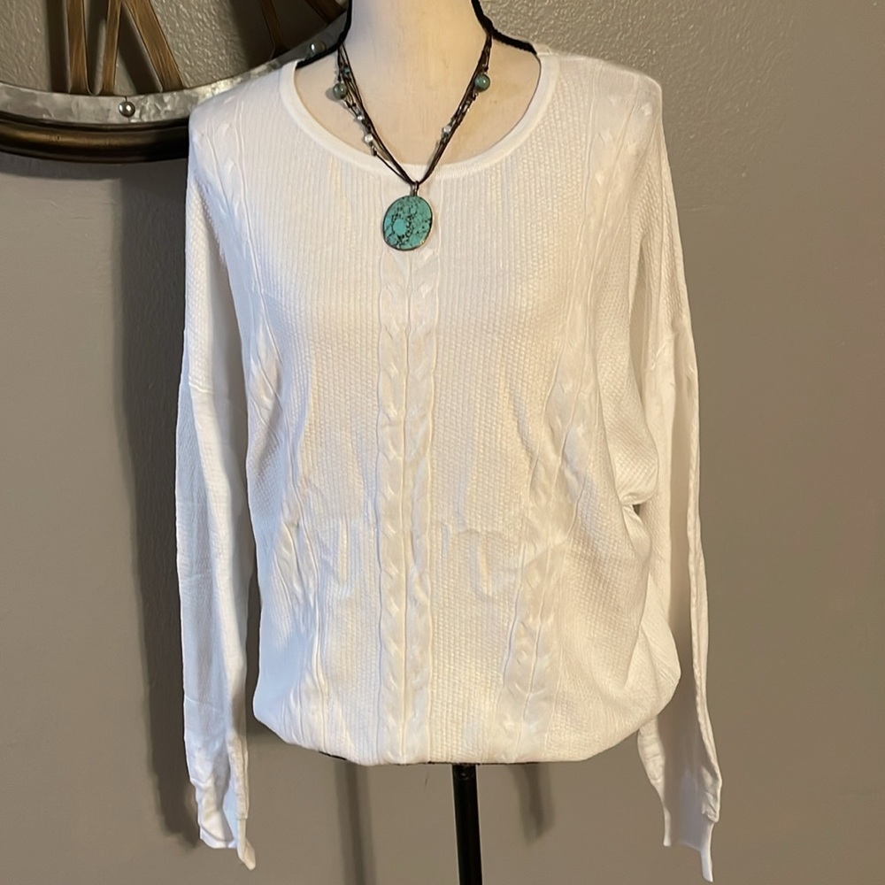 TAHARI VISCOSE BLEND SWEATER.